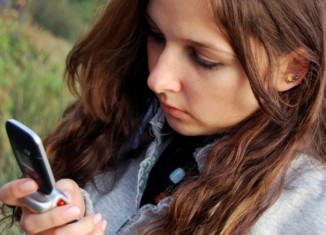 پەیوەندیەکا تێلەفونێ ئەز و دەزگرێ من ژێک ڤەکرین