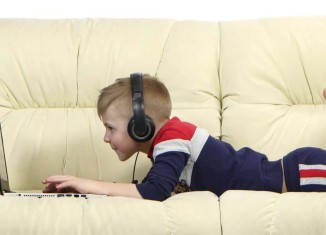 سوشیال میدیا زارۆكی ژ خێزانێ و جڤاكی ڤهدهر دكهت