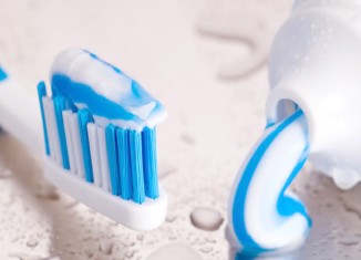 مەعجینا ددانا بۆ روخسارێ خوە ب كار نە ئینە