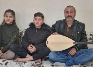 حەز دكەت زاڕۆیێن وی ببنە هونەرمەندێن ناڤدار