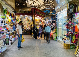 ئابوورناسەك: دروست نینە ئەم پتر ژ پێدڤیا خۆ ل بازاری خەرج بكەین