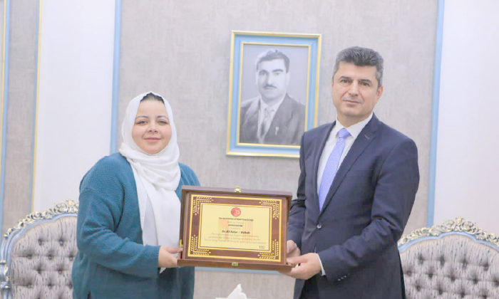 نوونەرێن لاوێن نەهـ وەلاتان مەتالێ رێزلێنانێ پێشكێشی پارێزگارێ دهۆكێ كرن