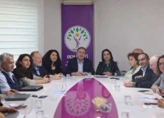 ژ بۆ ئاشتیێ یا ژ دەستێ مە بهێت دێ ئەنجام دەین