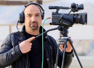 وێنەگرێن نوكە دەست و تبلێن وان زێڕن