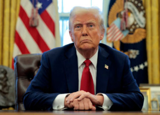 ترامپ ب توندی هۆشداریێ ددەتە حەماسێ