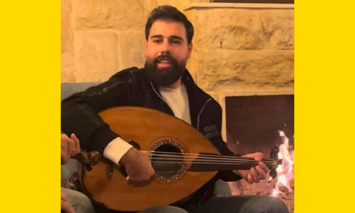 گەلەک یا گرنگە سترانبێژ ئامیرەکێ مۆزیکێ ژی بزانیت