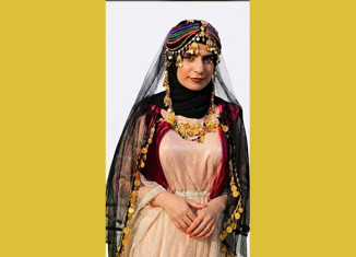 ئافرەت پتر ژ زەلامان جلكێن كوردی دكەنە بەرخۆ