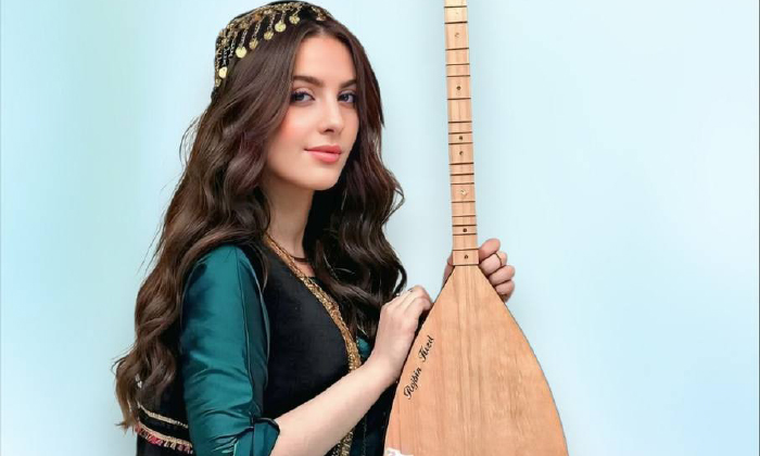 ل ژیێ نەهـ سالیێ من دەست ب گۆتنا سترانان کریە