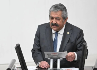 پێدڤـیە هـەموو ئالی کـار بۆ چـارەسـەرکرنا پرسـا کـوردی بکـەن