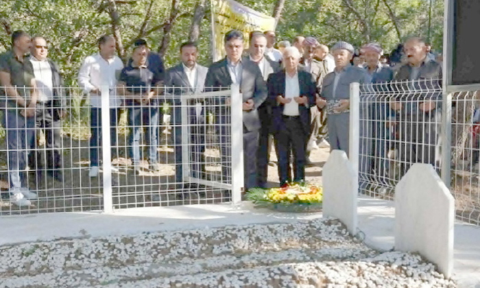 پەردە ل سەر مۆنۆمێنتا شەهیدێن گوندێ دهیكێ هاتە لادان